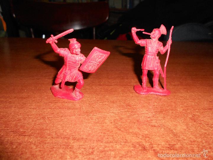 Figurines en Caoutchouc et PVC: LOTE DE ANTIGUOS SOLDADITOS DE PL&Aacute;STICO (DOS ROMANOS) SOLDADOS