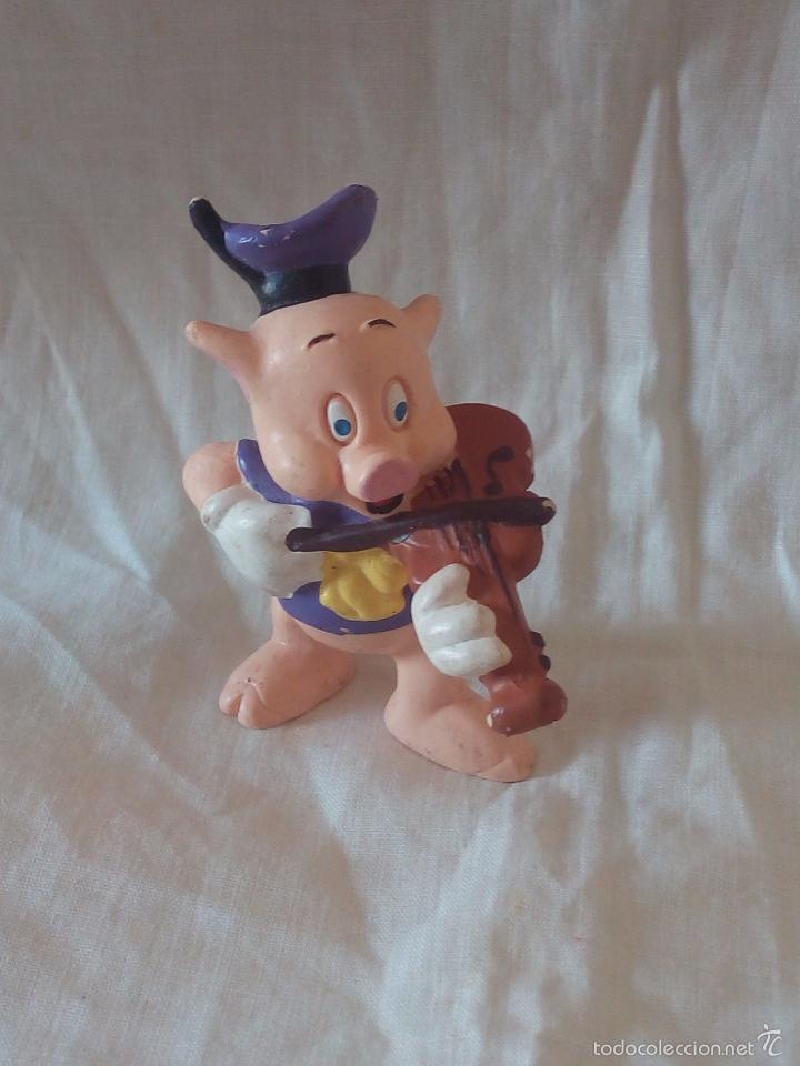 Figuras de goma y PVC: Cerdito violinista, de Bullyland.