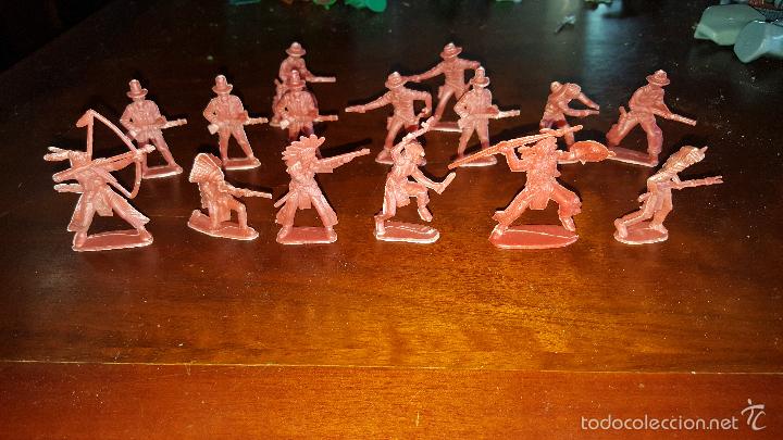 Figuras de goma y PVC: lote del oeste indios y vaqueros cowboy - Foto 1