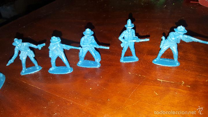 Figuras de goma y PVC: lote del oeste indios y vaqueros cowboy - Foto 2