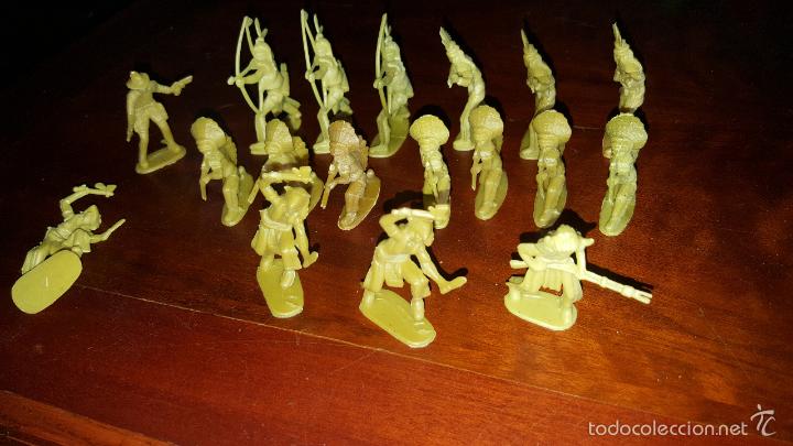 Figuras de goma y PVC: lote del oeste indios y vaqueros cowboy - Foto 1