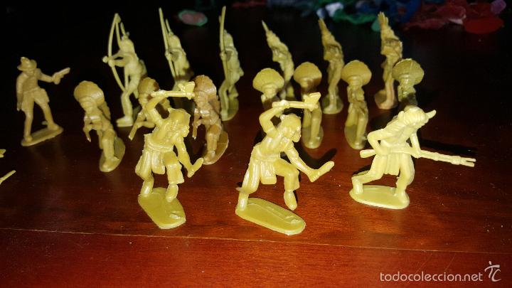 Figuras de goma y PVC: lote del oeste indios y vaqueros cowboy - Foto 2