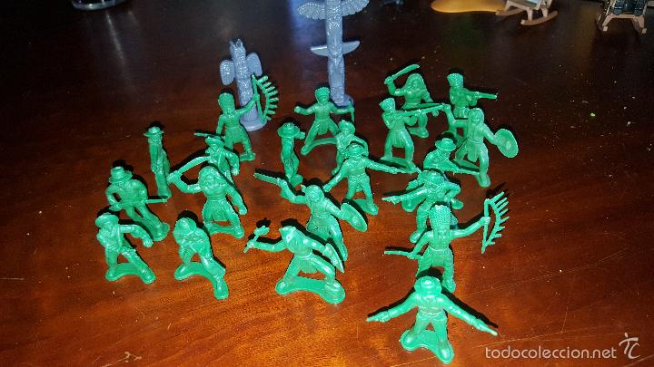 Figuras de goma y PVC: lote del oeste indios y vaqueros cowboy - Foto 1