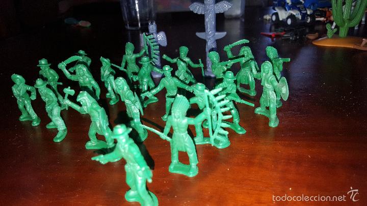 Figuras de goma y PVC: lote del oeste indios y vaqueros cowboy - Foto 2