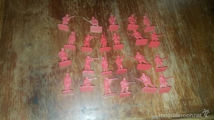 Gummi- und PVC-Figuren: Lote soldaditos