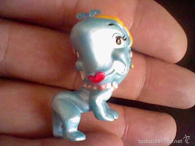 Kinder &Uuml;berraschung: figura mu&ntilde;eco ballena joyas  similar huevos kinder promocional chocolates 4 cms largo (*)