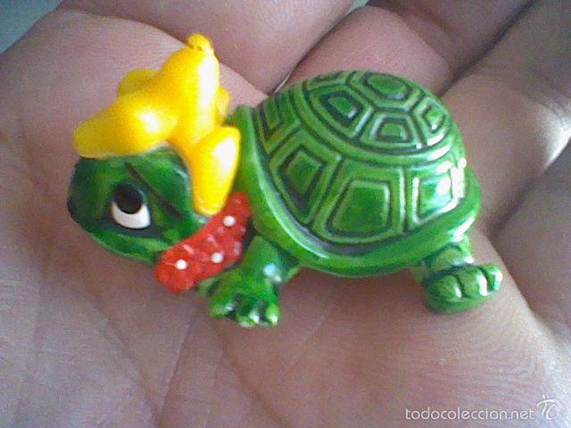 Kinder &Uuml;berraschung: figura mu&ntilde;eco tortuga platano  huevos kinder promocional chocolates 4 cms alto