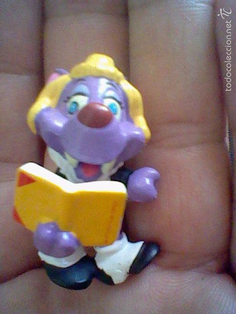 Kinder &Uuml;berraschung: figura mu&ntilde;eco vampiro leyendo  huevos kinder promocional chocolates 4 cms alto