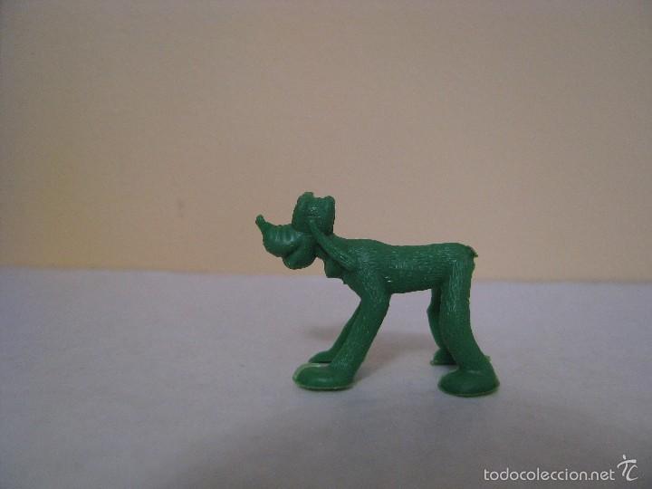 Figuras de goma y PVC: FIGURA DUNKIN DISNEY. PLUTO. VERDE. SIN COLA. - Foto 1