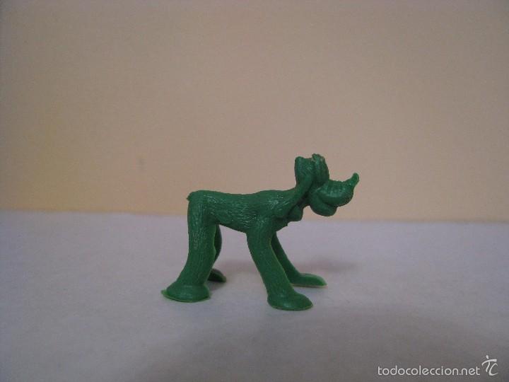 Figuras de goma y PVC: FIGURA DUNKIN DISNEY. PLUTO. VERDE. SIN COLA. - Foto 2