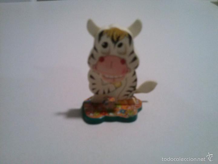 Kinder &Uuml;berraschung: figura mu&ntilde;eco cebra movil kinder antiguo animal montable zebra