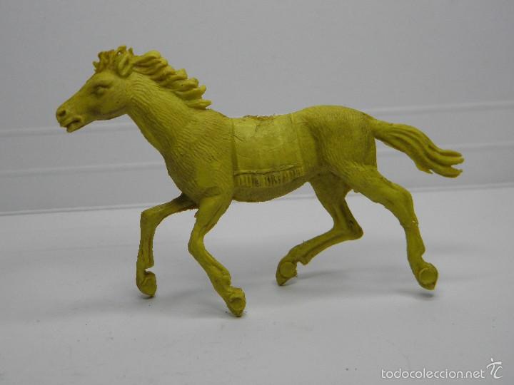 Figuras de goma y PVC: CABALLO INDIO AMARILLO FALOMIR COMANSI - Foto 1
