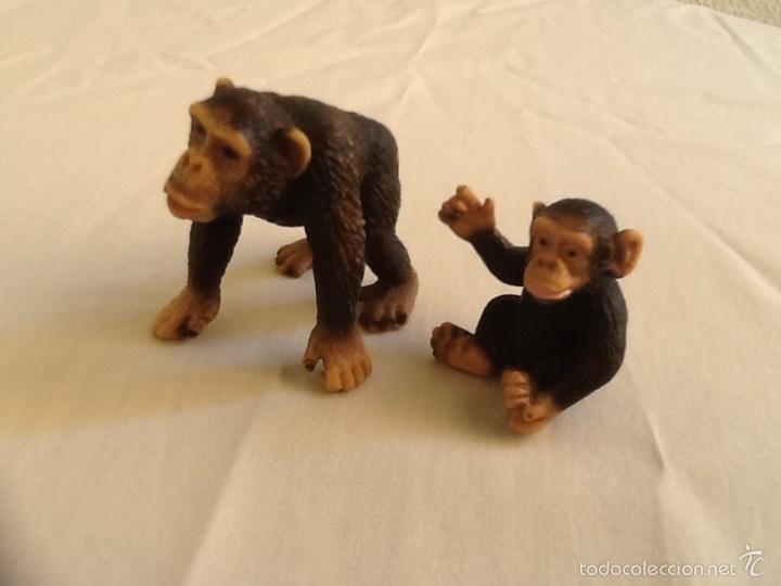Figuras de goma y PVC: CHIMPANC&Eacute;S. DOS FIGURAS DE GOMA - Foto 1