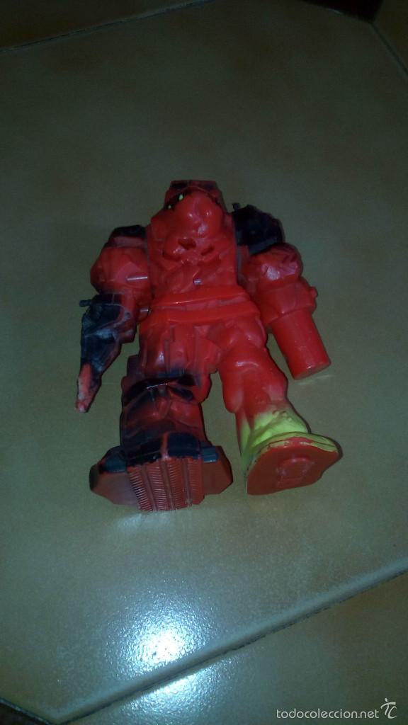 Figuras de goma y PVC: mu&ntilde;eco MALO HASBRO 2005 - Foto 2