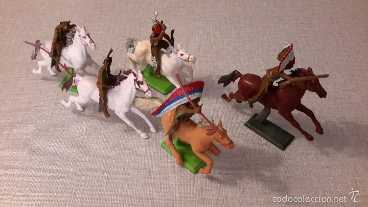 Figuras de goma y PVC: BRITAINS. INDIOS A CABALLO. - Foto 1