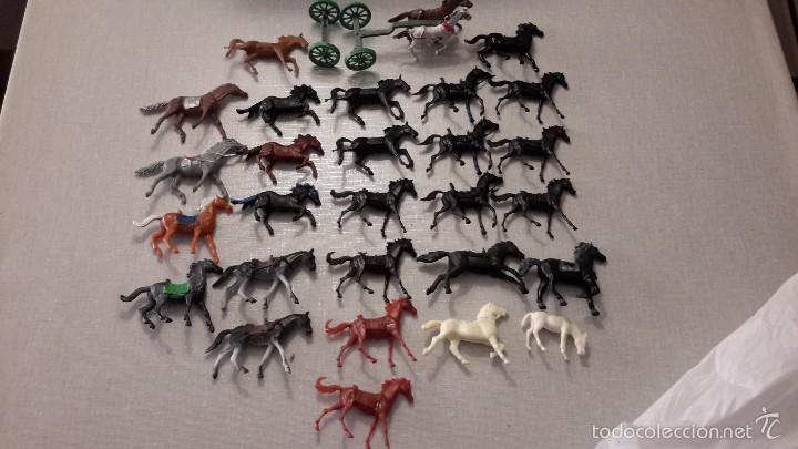 Figuras de goma y PVC: COMANSI Y OTROS. 28 CABALLOS. - Foto 1