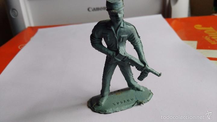 Gummi- und PVC-Figuren: figura comansi cubano