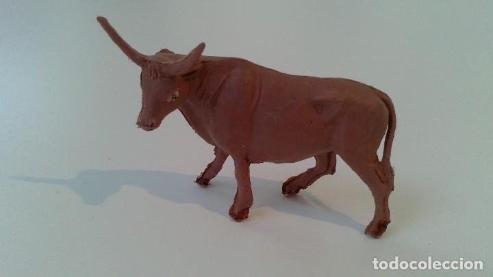 Figuras de goma y PVC: toro, original a&ntilde;os 60 - Foto 1