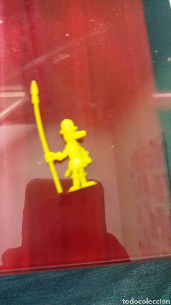 Figuras de goma y PVC: Figura dunkin de darta&ntilde;an - Foto 1