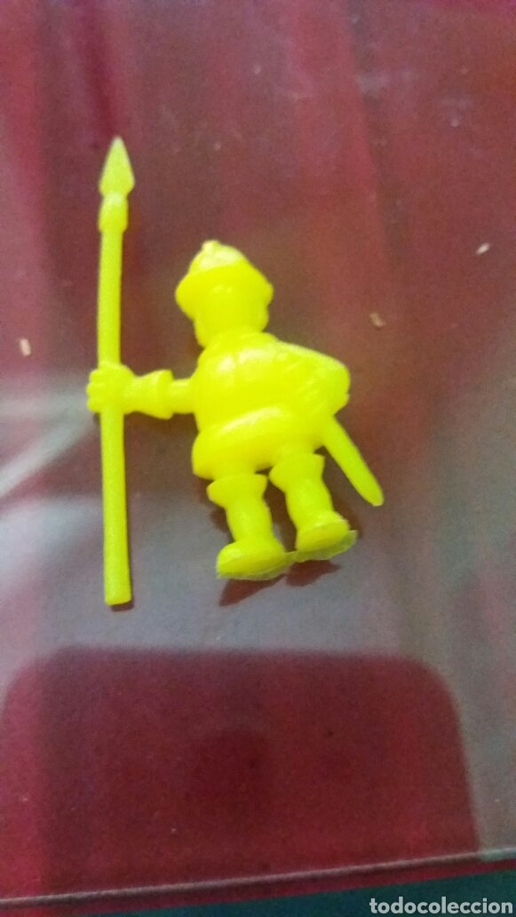 Figuras de goma y PVC: Figura dunkin de darta&ntilde;an - Foto 1