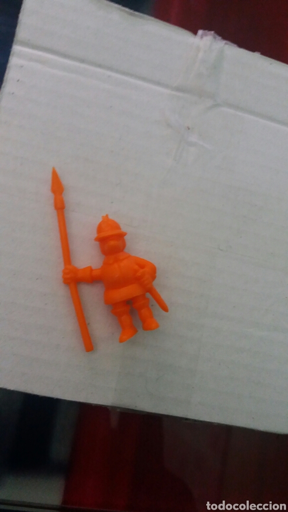 Figuras de goma y PVC: Figura dunkin de darta&ntilde;an - Foto 1