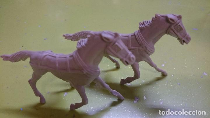 Figuras de goma y PVC: LOTE DE 2 CABALLOS DE CARRETA COMANSI - Foto 2