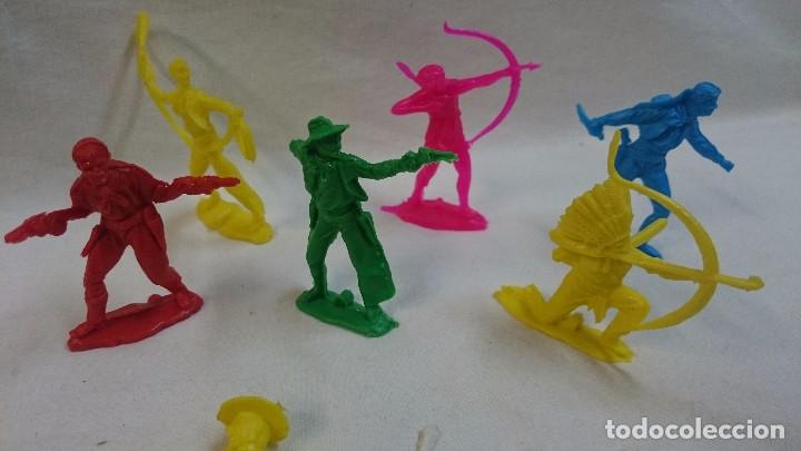 Figuras de goma y PVC: LOTE DE FIGURAS INDIOS Y VAQUEROS - Foto 3