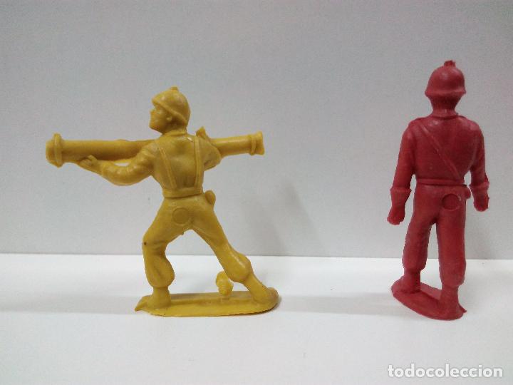 Figuras de goma y PVC: DOS SOLDADITOS MONOCOLOR . PIPERO . - Foto 2