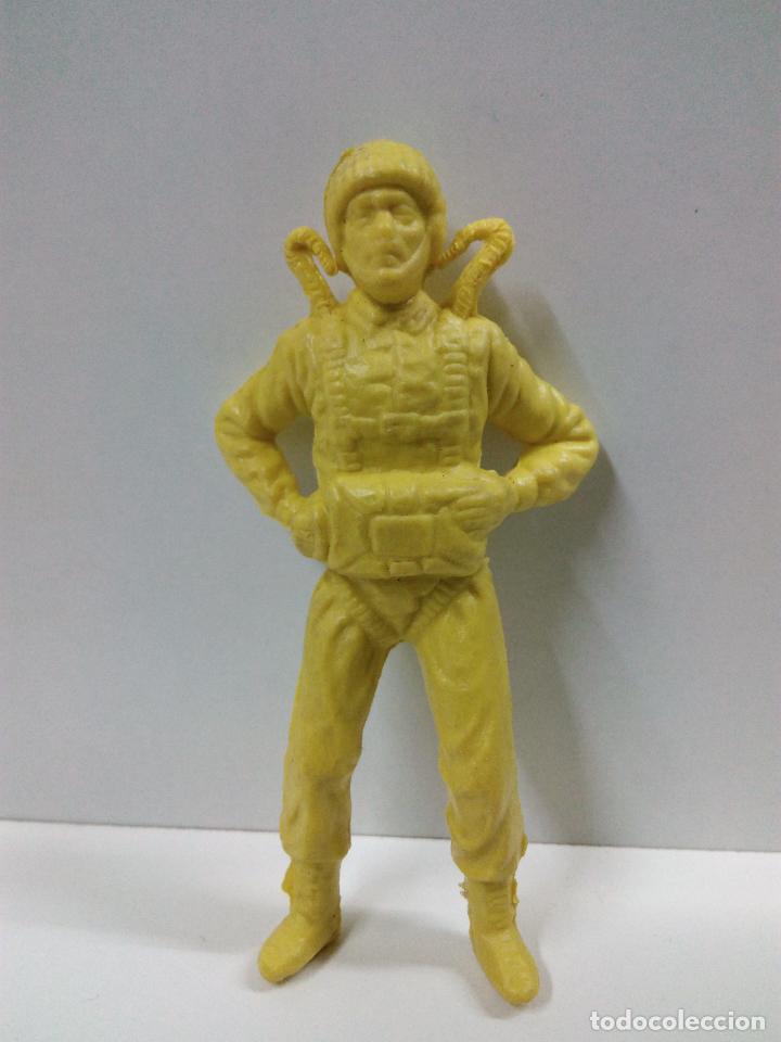 Figuras de goma y PVC: PARACAIDISTA MONOCOLOR . PIPERO - Foto 1