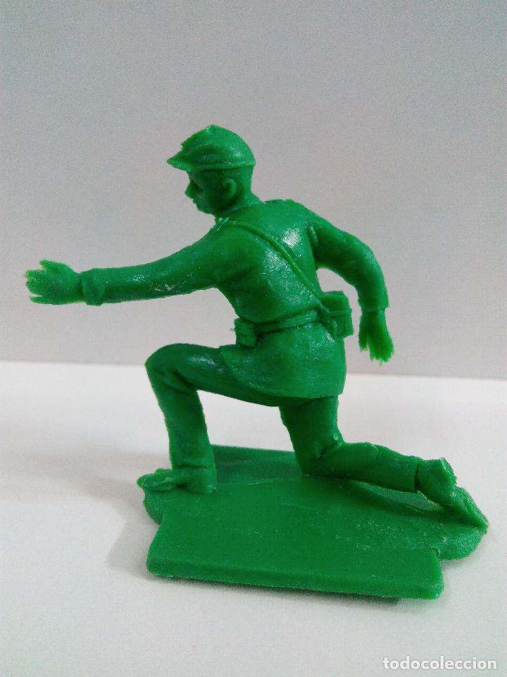 Figuras de goma y PVC: SOLDADO ARTILLERO . MONOCOLOR - Foto 2