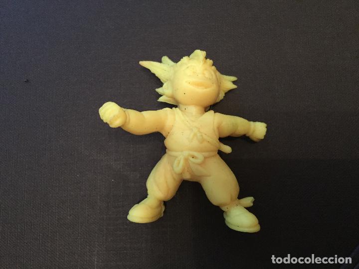 Figuras de Goma y PVC: Figura de goma \ Son Goku - Tipo 2 amarillo \ Bola de Drag&oacute;n \ Matutano - 1986