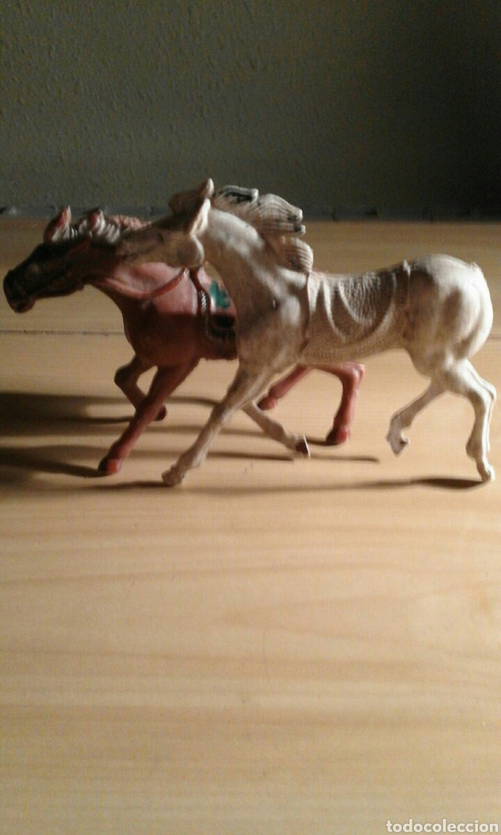 Figuras de goma y PVC: DOS CABALLOS DE PLASTICO LAFREDO. - Foto 2