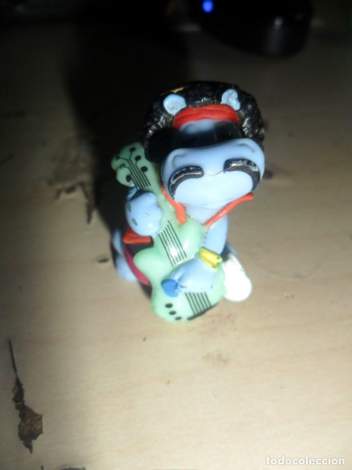 Kinder Figures: FIGURA SERIE HIPOPOTAMO - HIPOPOTAMO GUITARRISTA (GUITARRA)