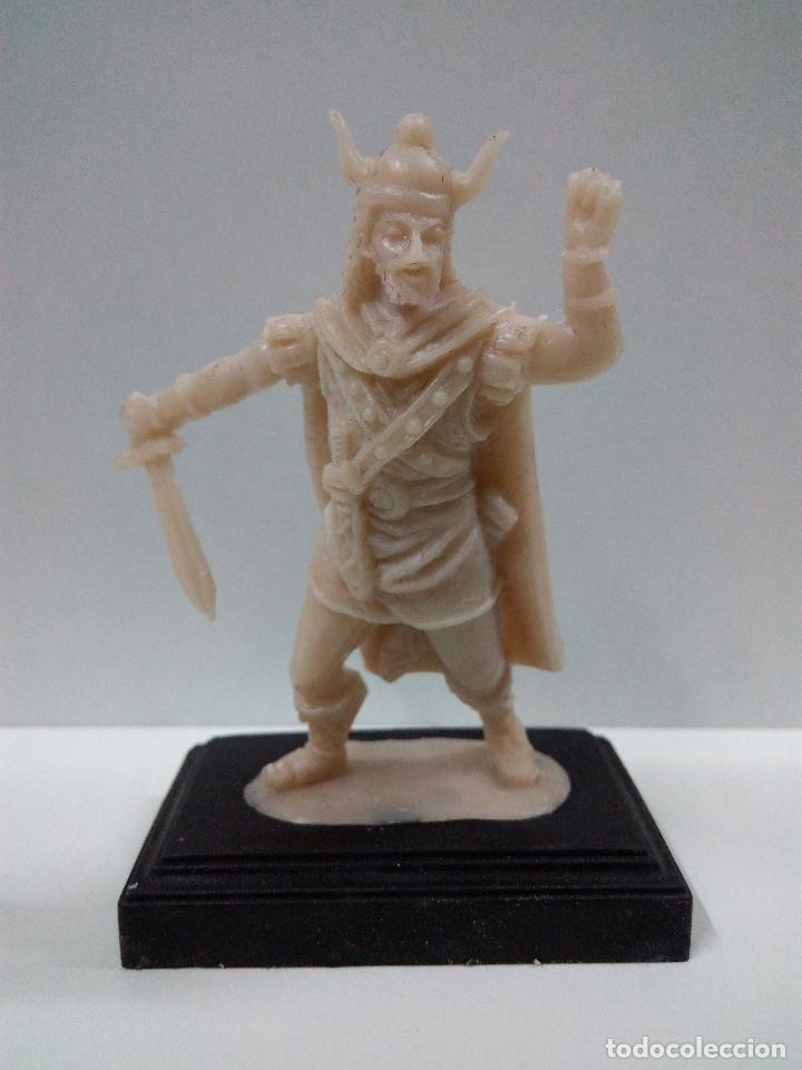 Figuras de goma y PVC: FIGURA DE VIKINGO . CON BASE - Foto 1