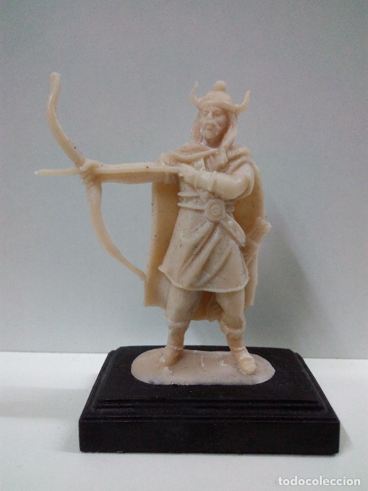 Figuras de goma y PVC: FIGURA DE VIKINGO . CON BASE - Foto 1