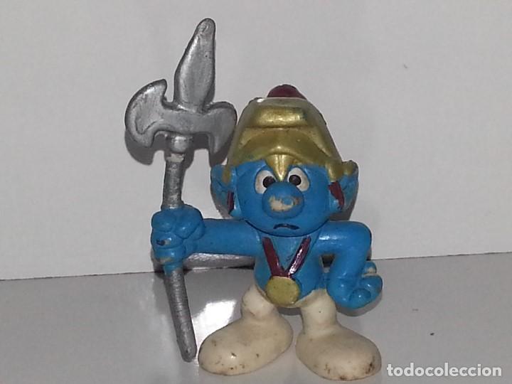 Figuras de Goma y PVC: ANTIGUA FIGURA DE GOMA PITUFO GLADIADOR GUERRERO ROMANO SOLDADO A&Ntilde;OS 80 PEYO SCHLEICH