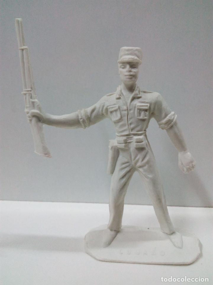 Figuras de goma y PVC: SOLDADO CUBANO . COMANSI . MONOCOLOR - Foto 1