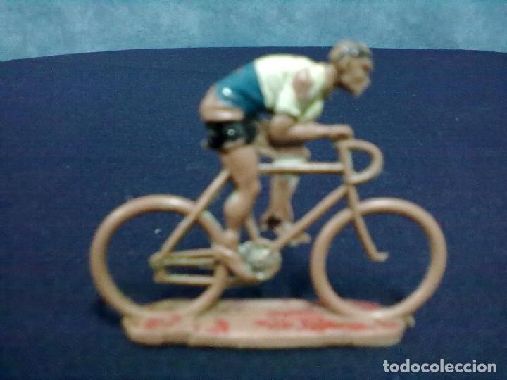 Figuras de goma y PVC: CICLISTA SOTORRES PLASTICO. - Foto 1