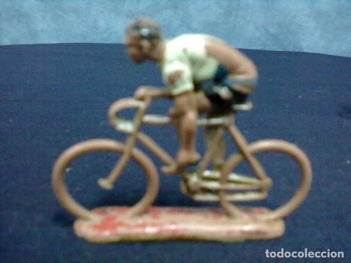 Figuras de goma y PVC: CICLISTA SOTORRES PLASTICO. - Foto 2