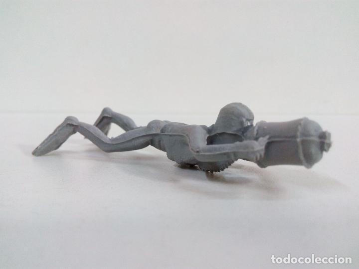 Figuras de goma y PVC: SUBMARINISTA - Foto 1