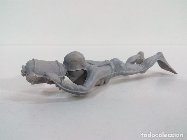 Figuras de goma y PVC: SUBMARINISTA - Foto 2