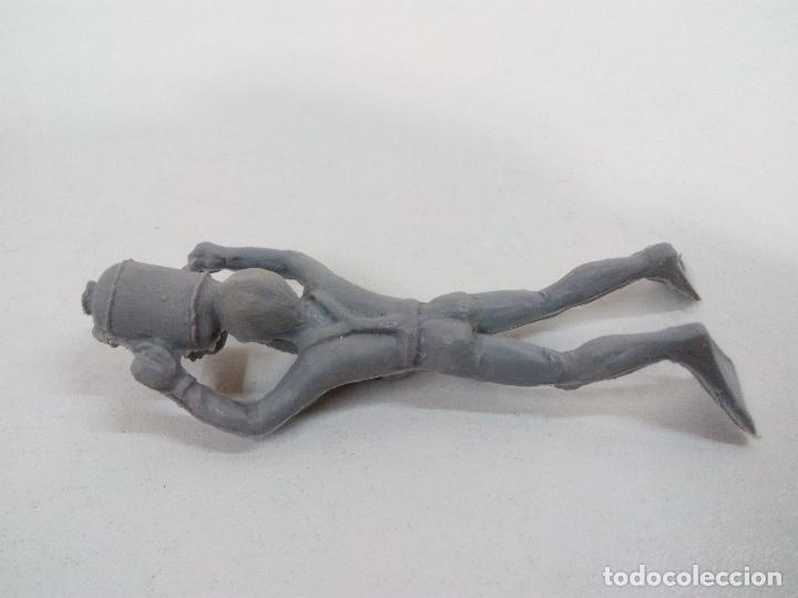 Figuras de goma y PVC: SUBMARINISTA - Foto 3