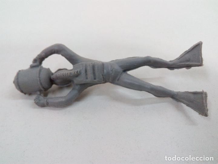 Figuras de goma y PVC: SUBMARINISTA - Foto 4