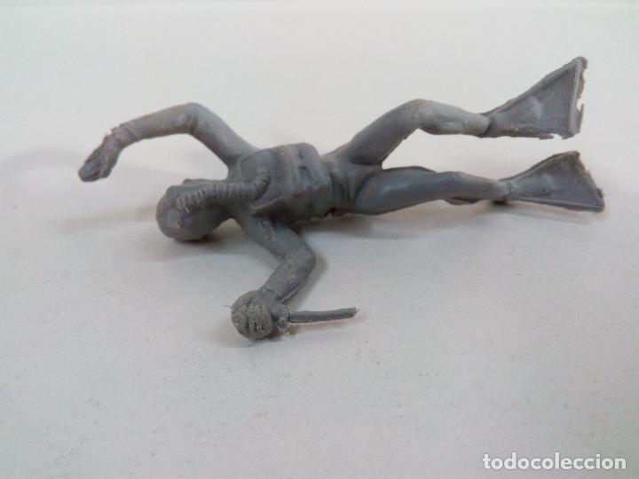 Figuras de goma y PVC: SUBMARINISTA - Foto 3