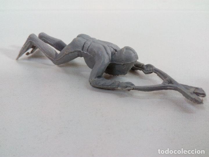 Figuras de goma y PVC: SUBMARINISTA - Foto 1