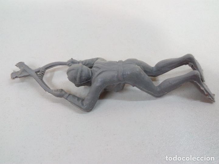 Figuras de goma y PVC: SUBMARINISTA - Foto 3