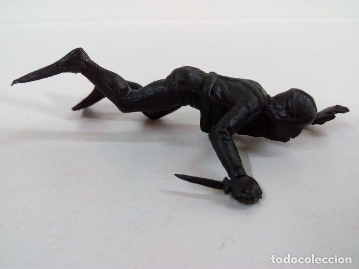 Figuras de goma y PVC: SUBMARINISTA - Foto 1