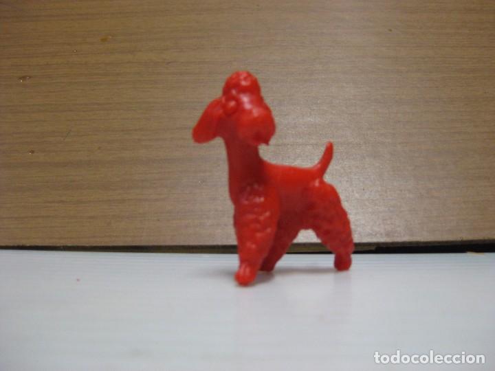 Rubber and PVC Figures: FIGURA CANICHE PREMIUM- A&Ntilde;OS 60. ROJO