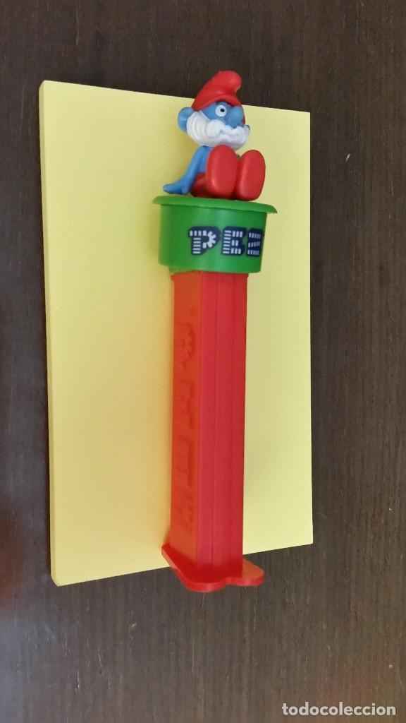 Figuras de goma y PVC: CARAMELOS PEZ - PITUFOS - PAPA PITUFO - Foto 1