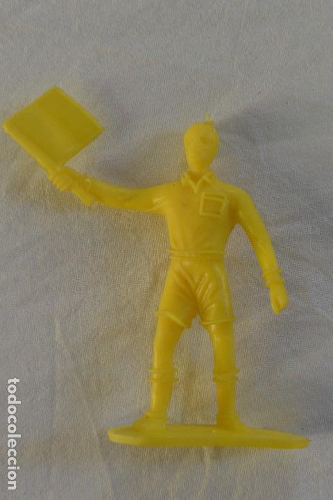 Figuras de goma y PVC: FIGURA PLASTICO ARBITRO COMANSI - Foto 1